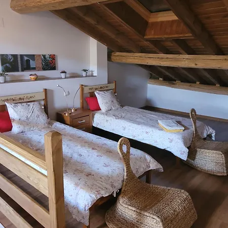 Casa Caraba De Monterrubio Holiday home Monterrubio de la Demanda